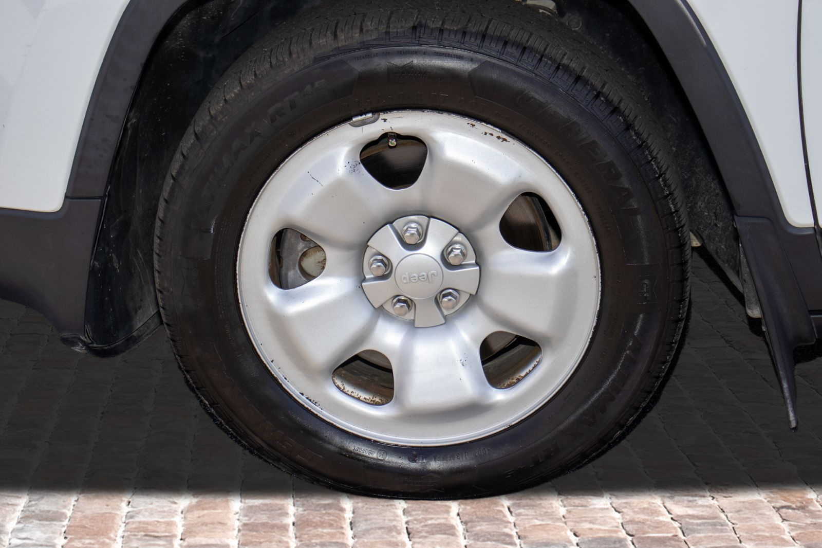 2017 Jeep Cherokee Sport