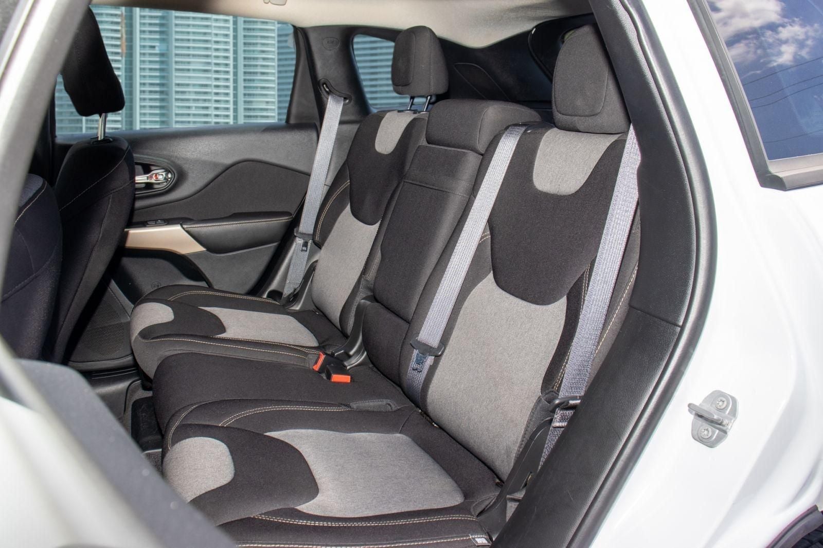 2017 Jeep Cherokee Sport