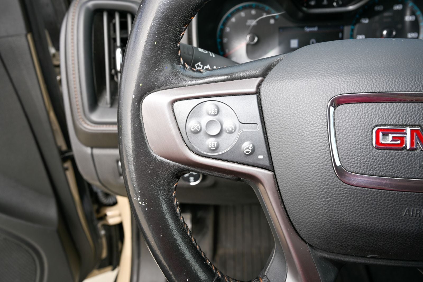 2022 GMC Canyon AT4 w/Leather