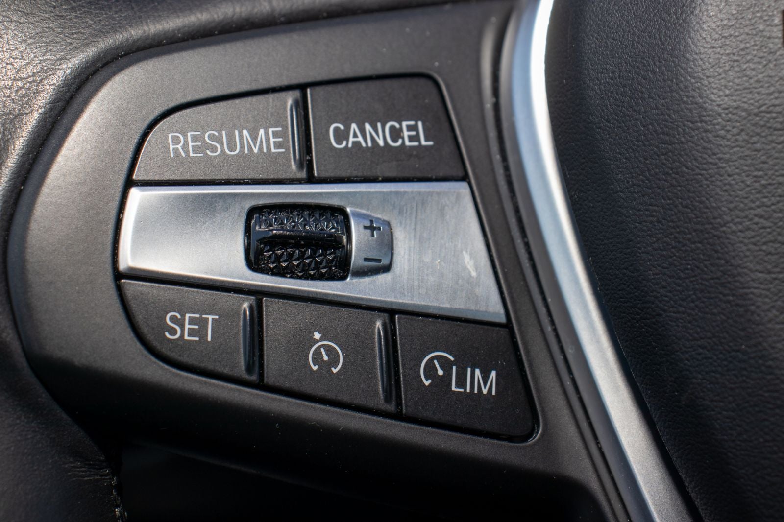 2024 BMW 3 Series 330i