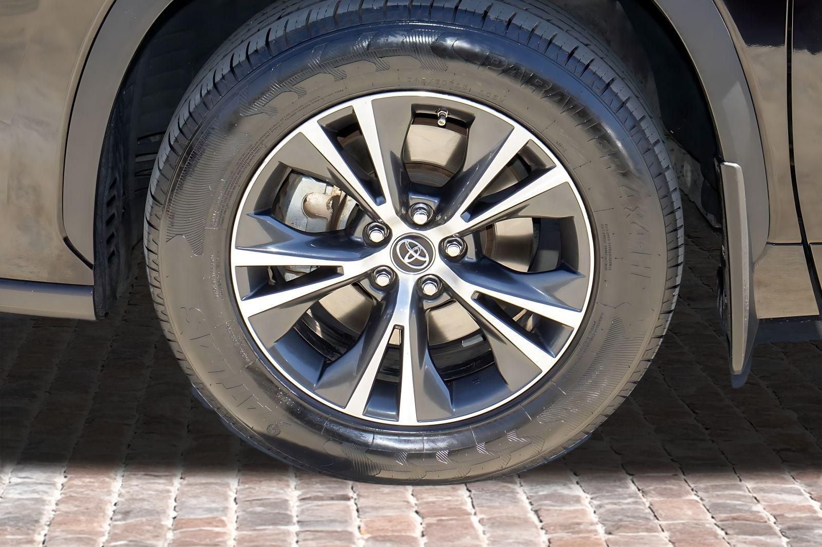 2022 Toyota Highlander LE