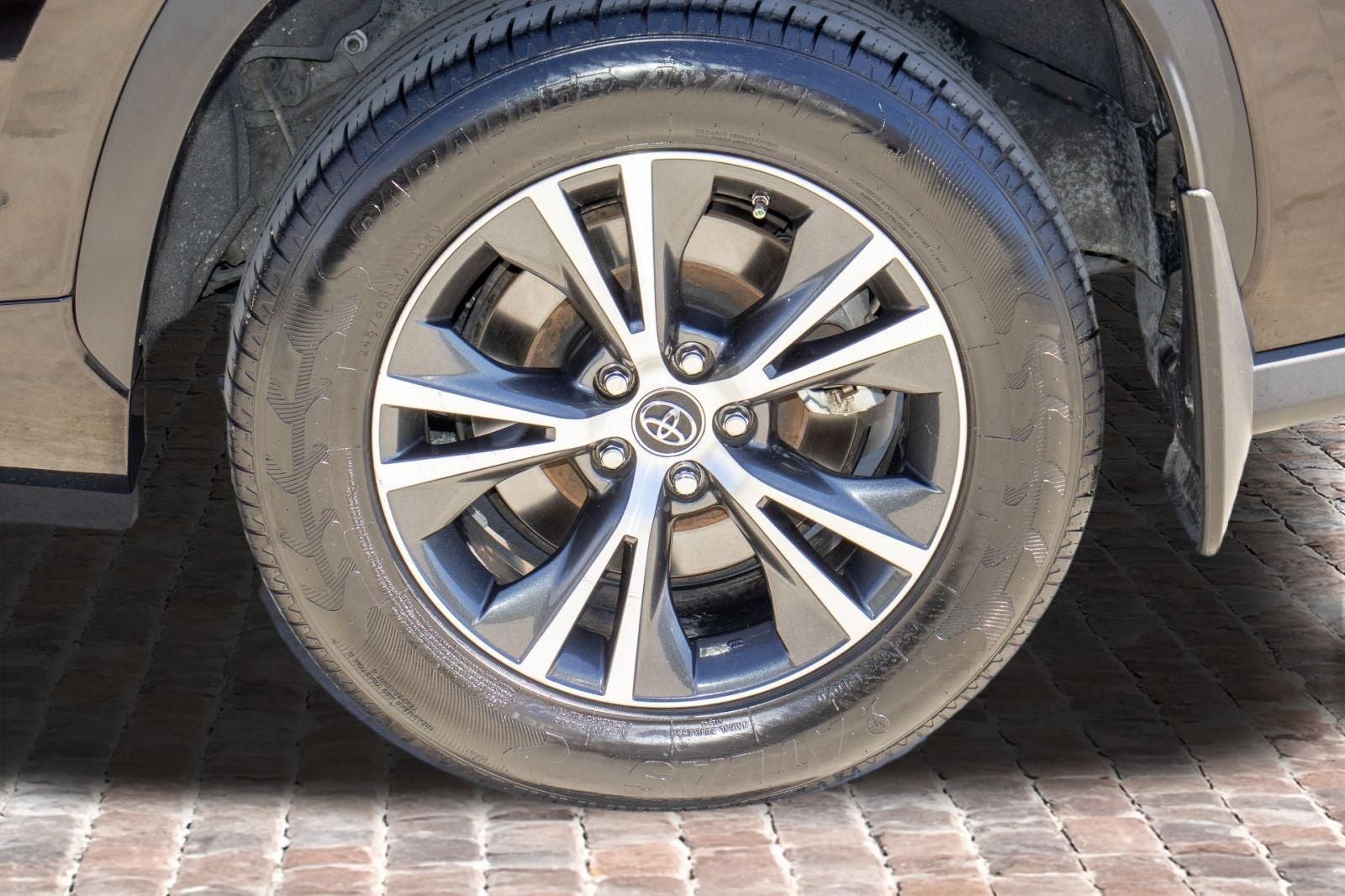 2022 Toyota Highlander LE