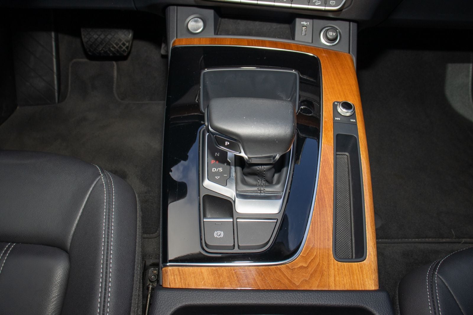 2023 Audi Q5 45 S line Premium quattro