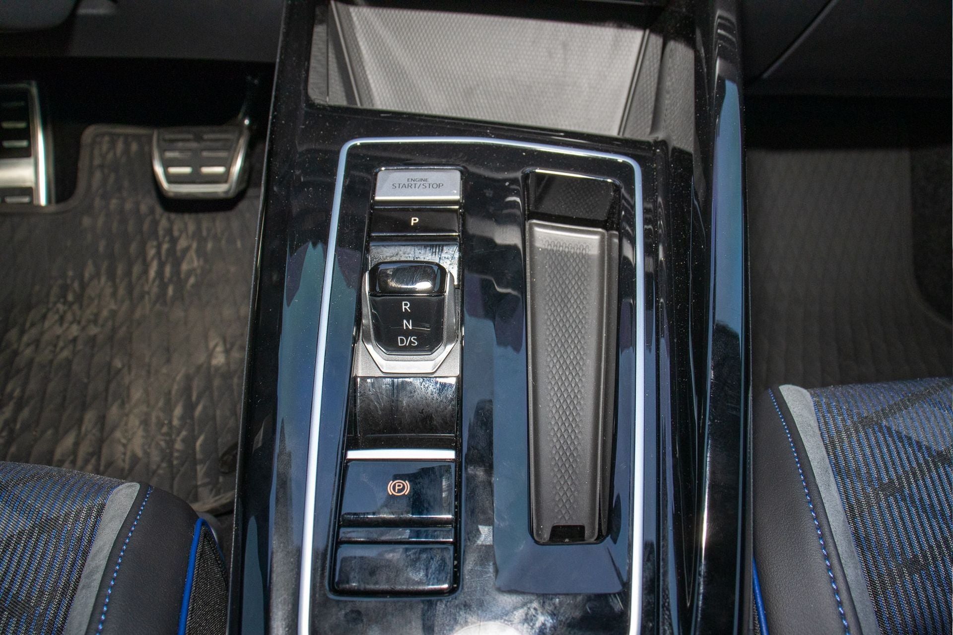 2025 Volkswagen Golf R 2.0T