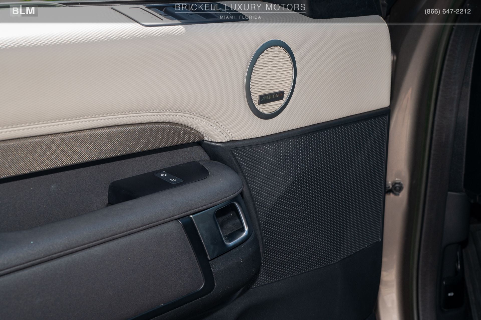 2023 Land Rover Discovery S R-Dynamic