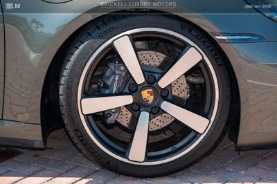 2022 Porsche 911 Carrera