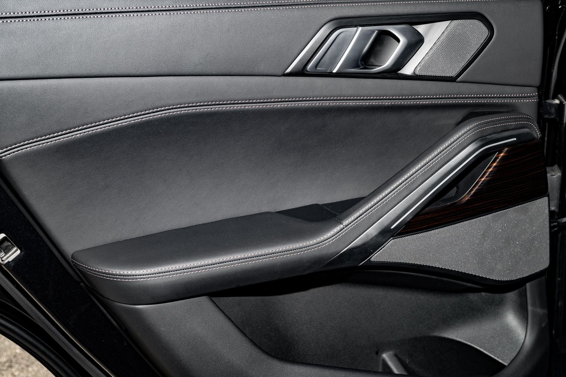 2025 BMW X6 xDrive40i