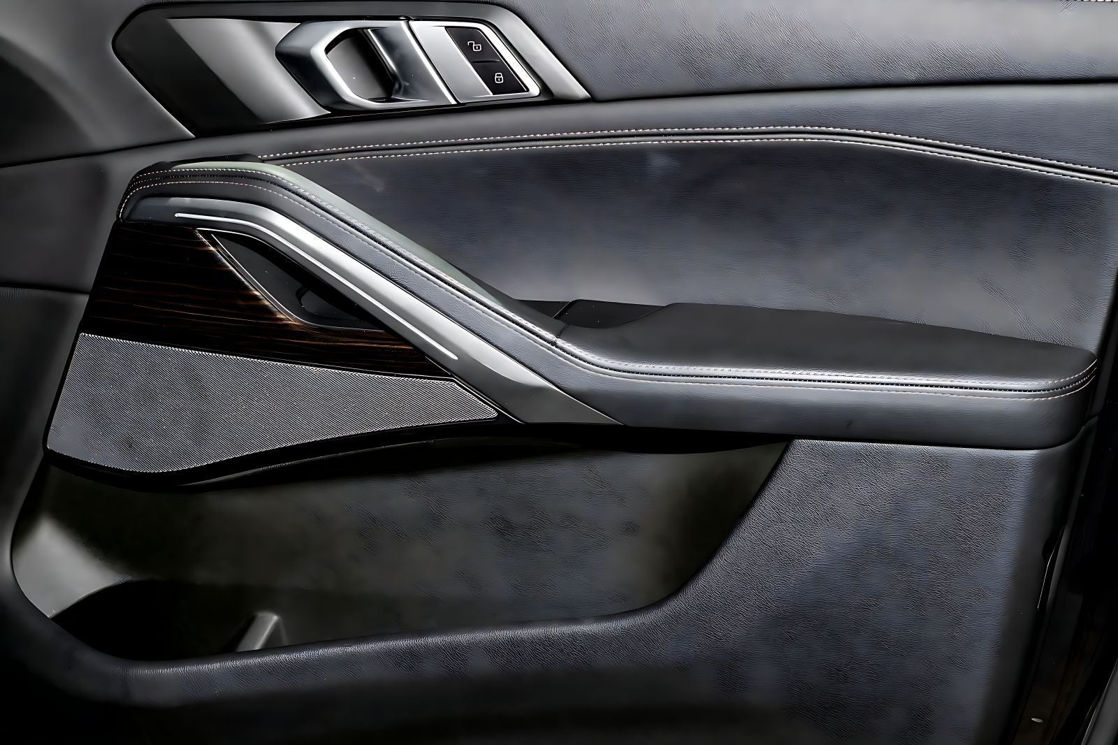 2025 BMW X6 xDrive40i