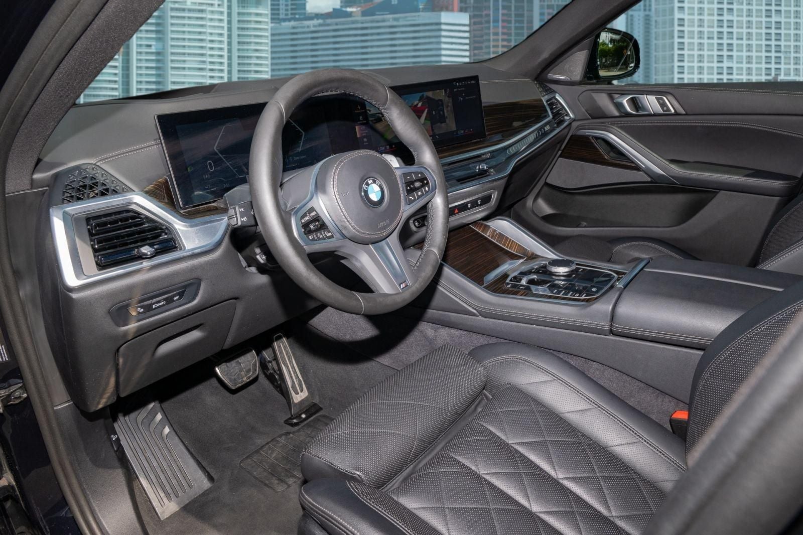 2025 BMW X6 xDrive40i