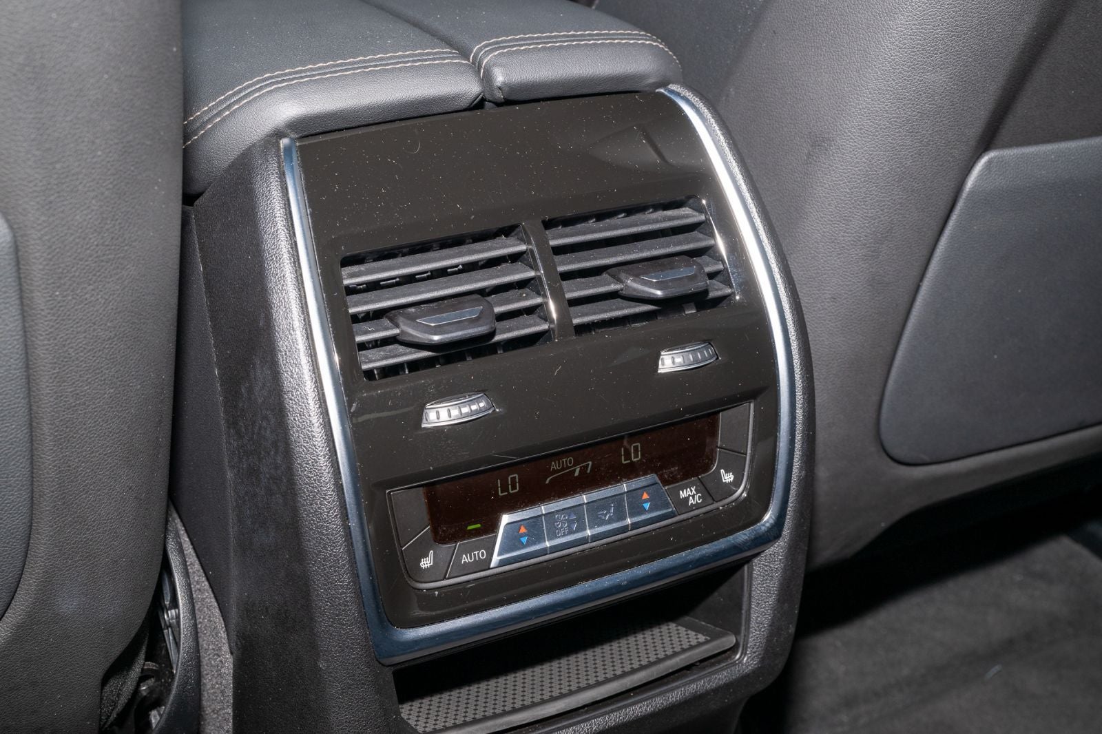 2025 BMW X6 xDrive40i