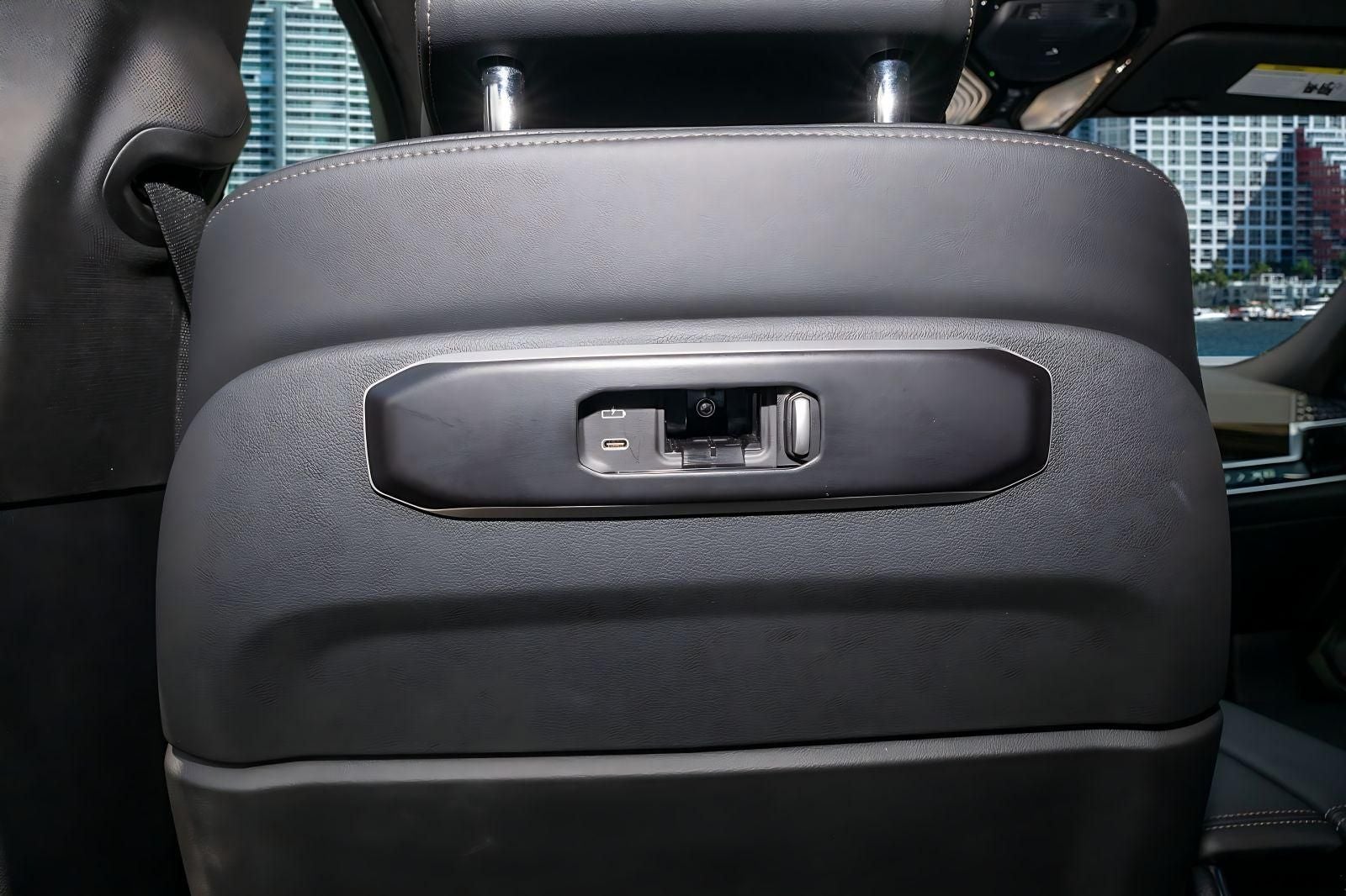 2025 BMW X6 xDrive40i