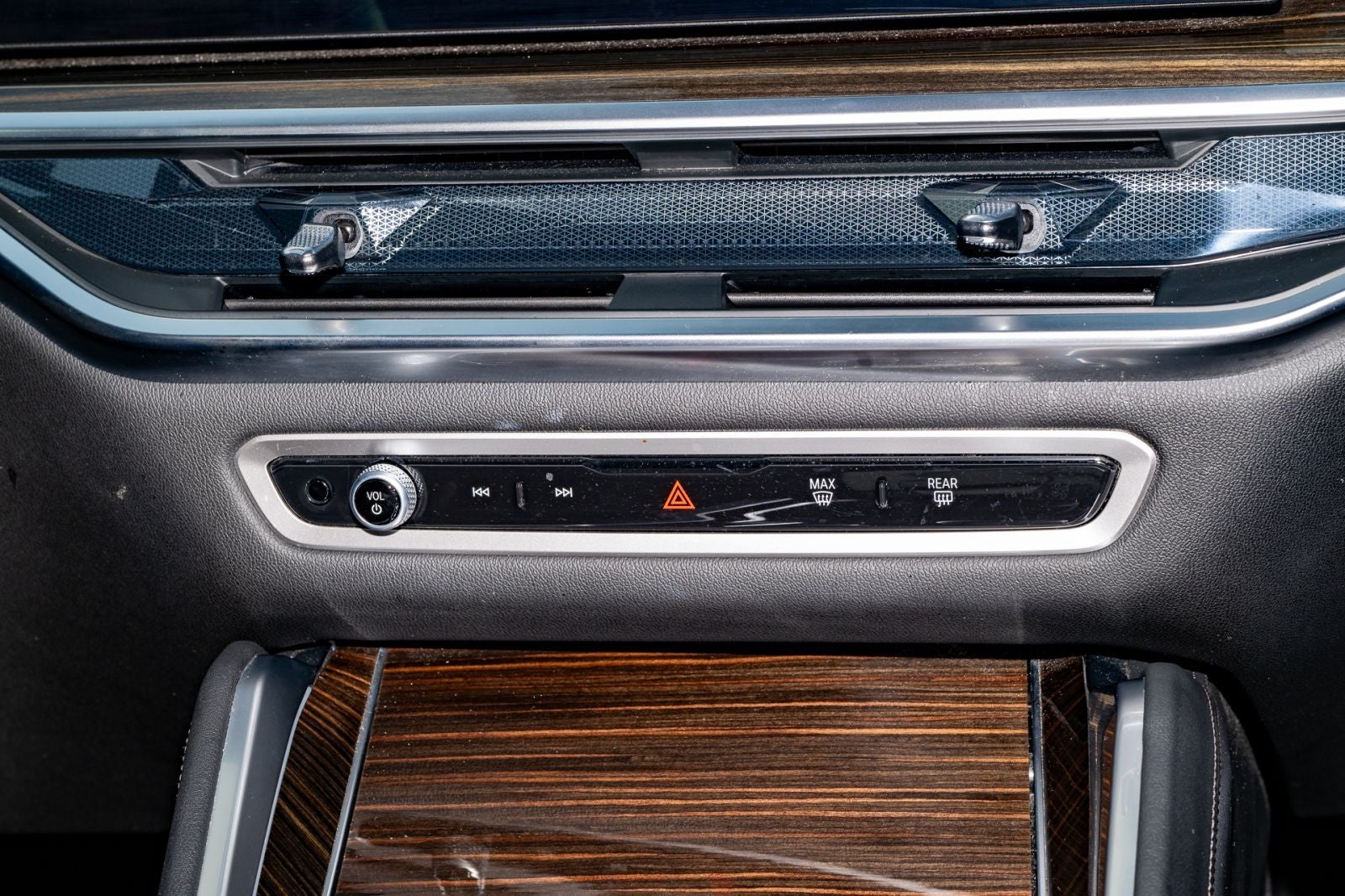 2025 BMW X6 xDrive40i
