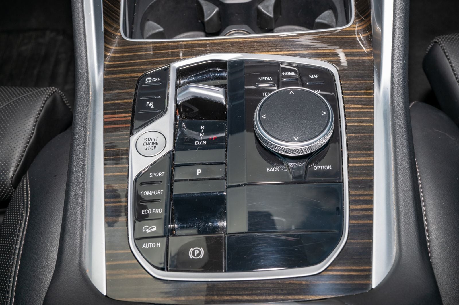 2025 BMW X6 xDrive40i