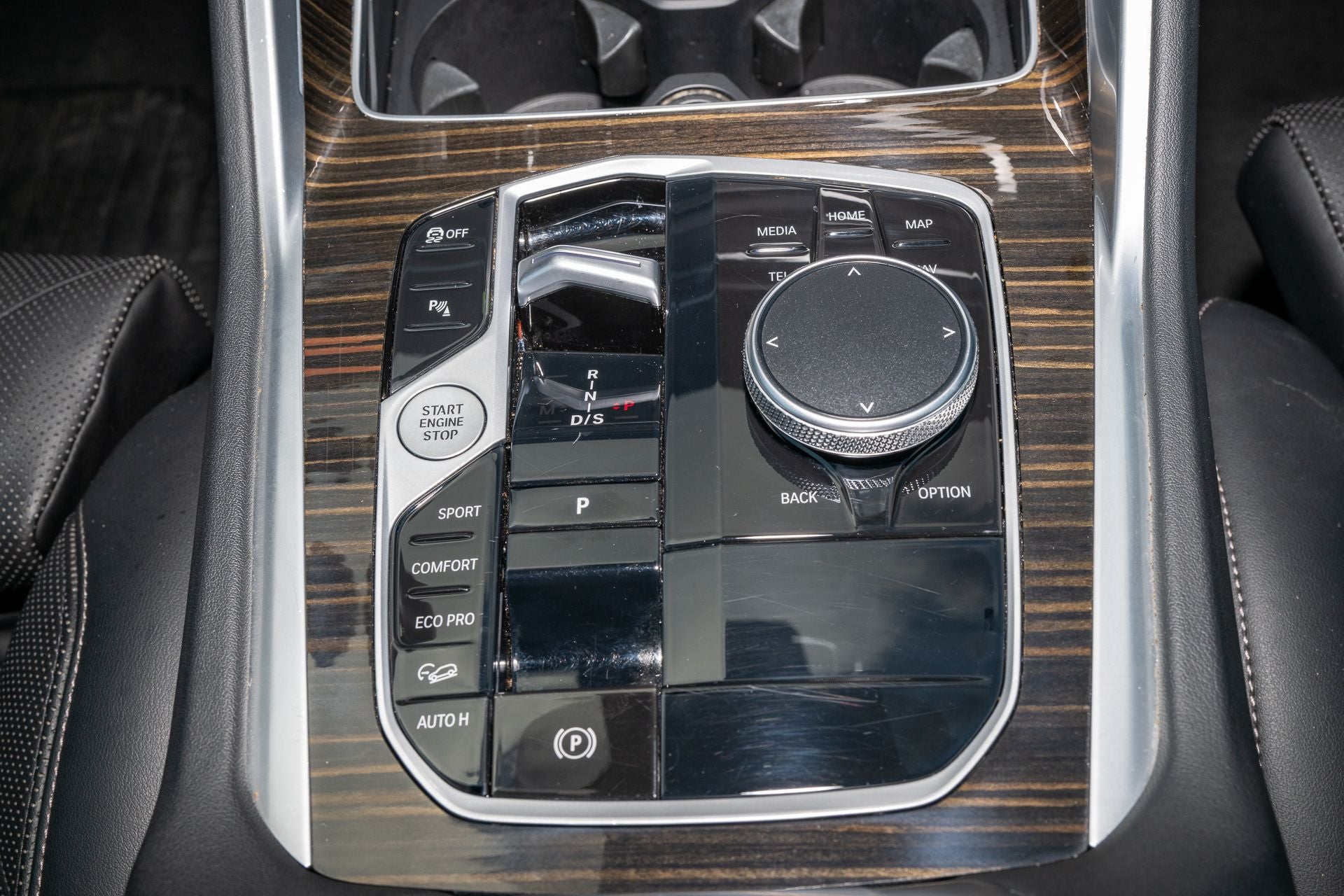 2025 BMW X6 xDrive40i