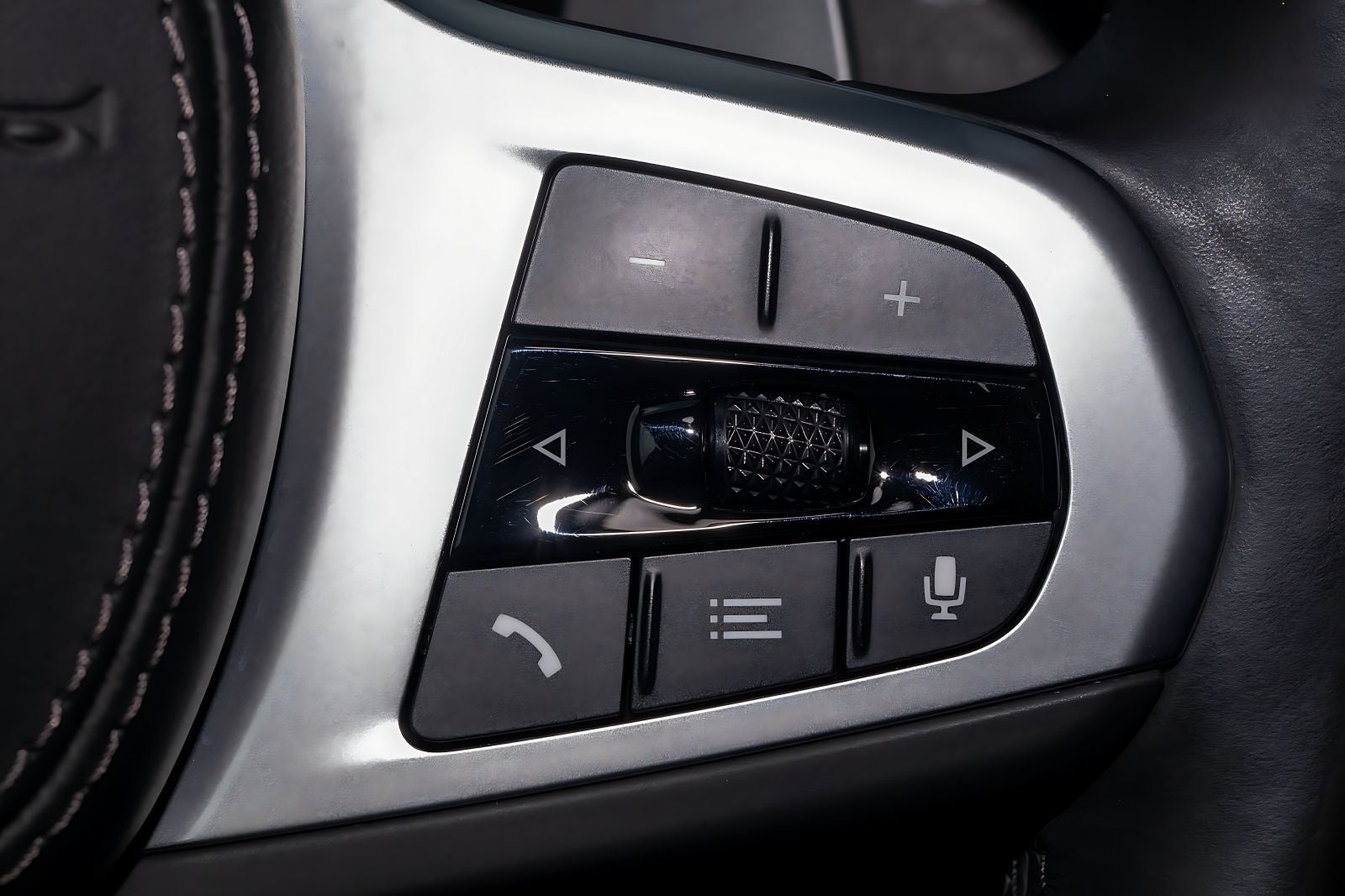 2025 BMW X6 xDrive40i