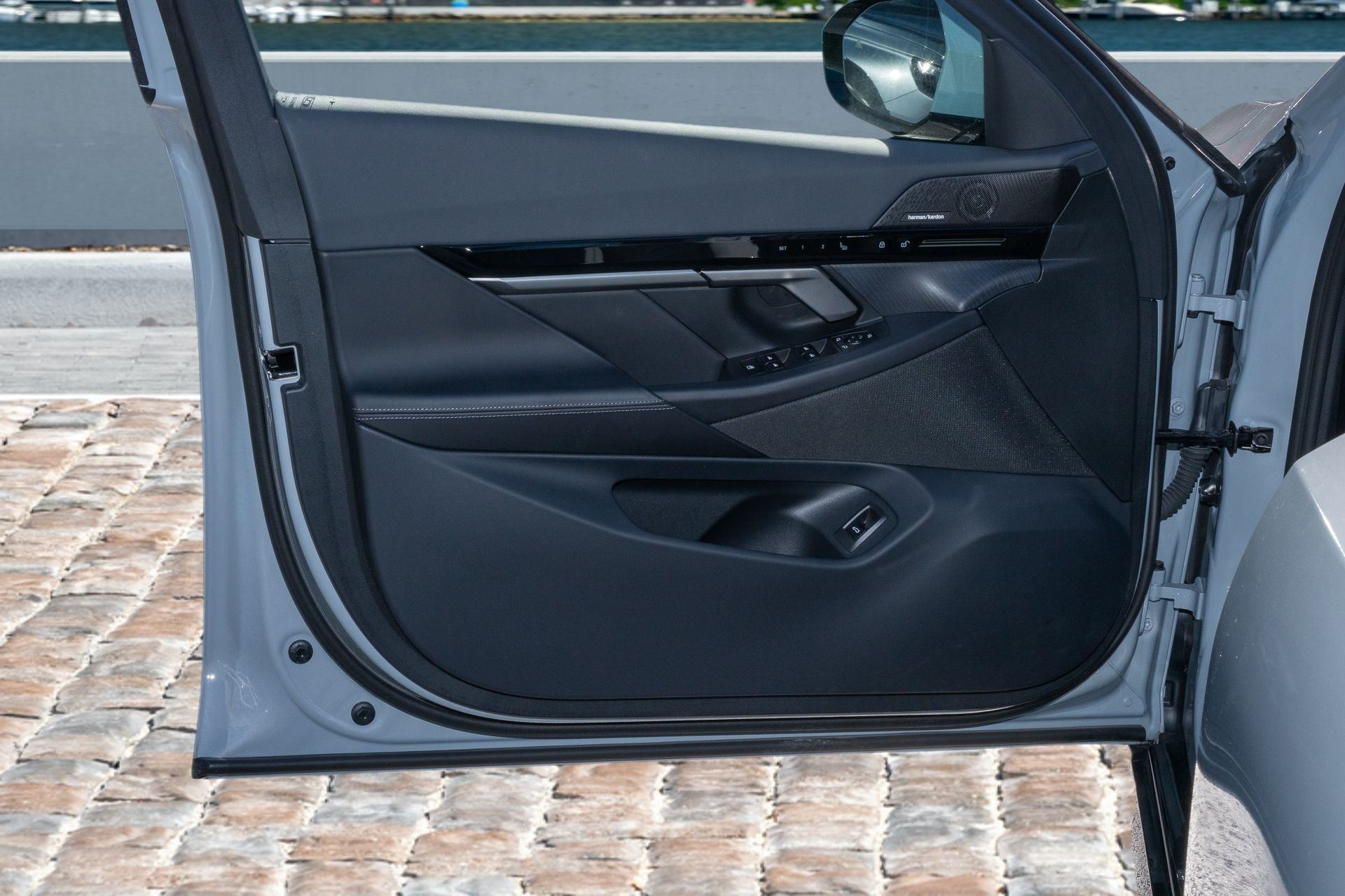 2025 BMW 5 Series 530i