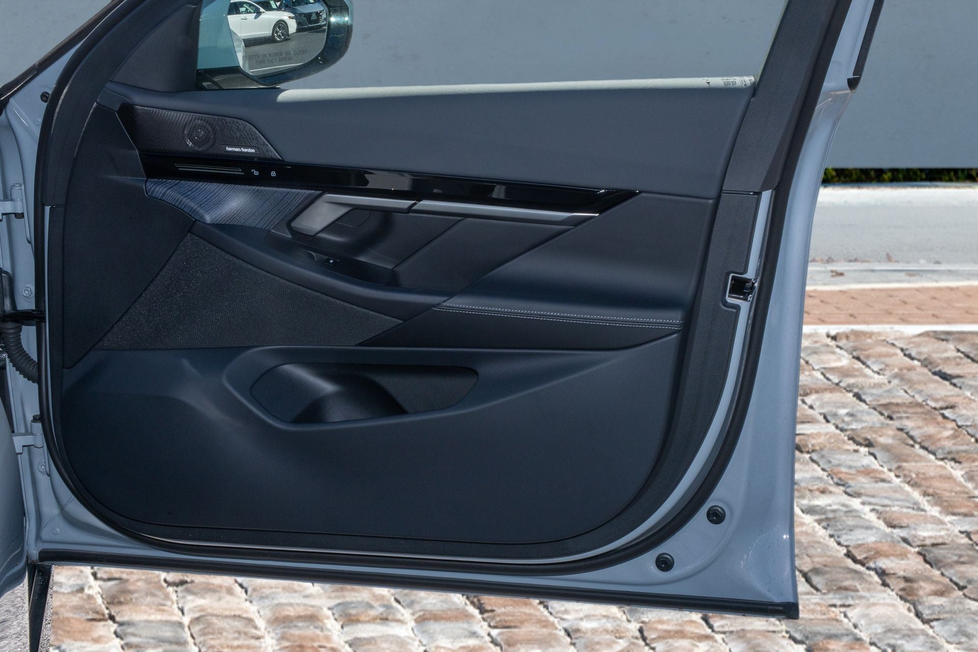 2025 BMW 5 Series 530i