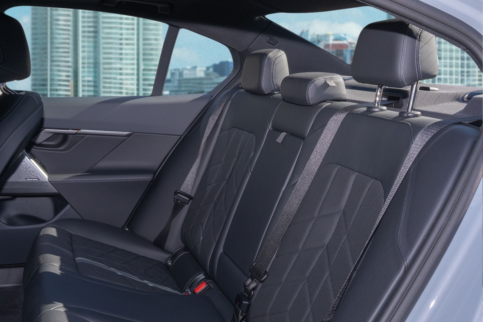 2025 BMW 5 Series 530i