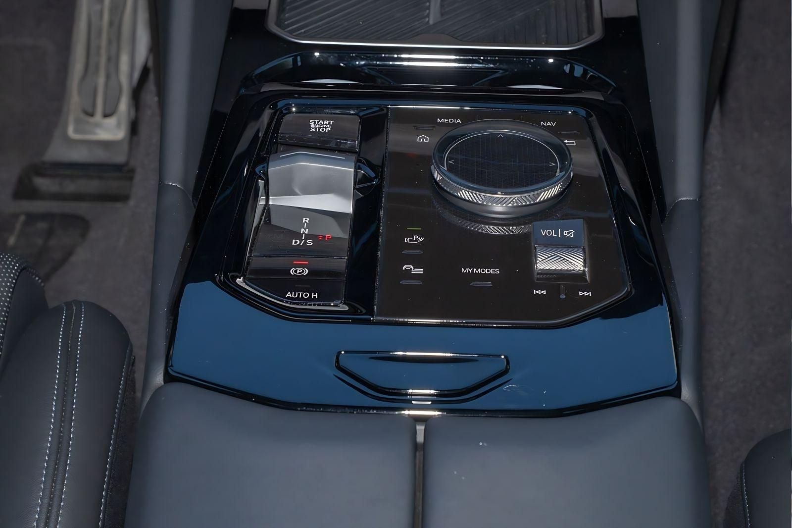 2025 BMW 5 Series 530i