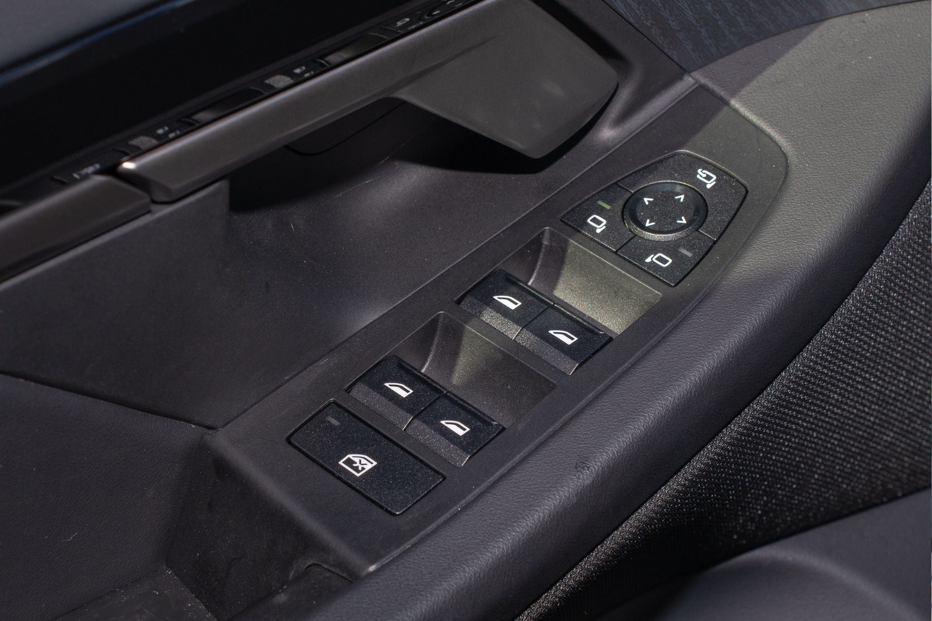 2025 BMW 5 Series 530i