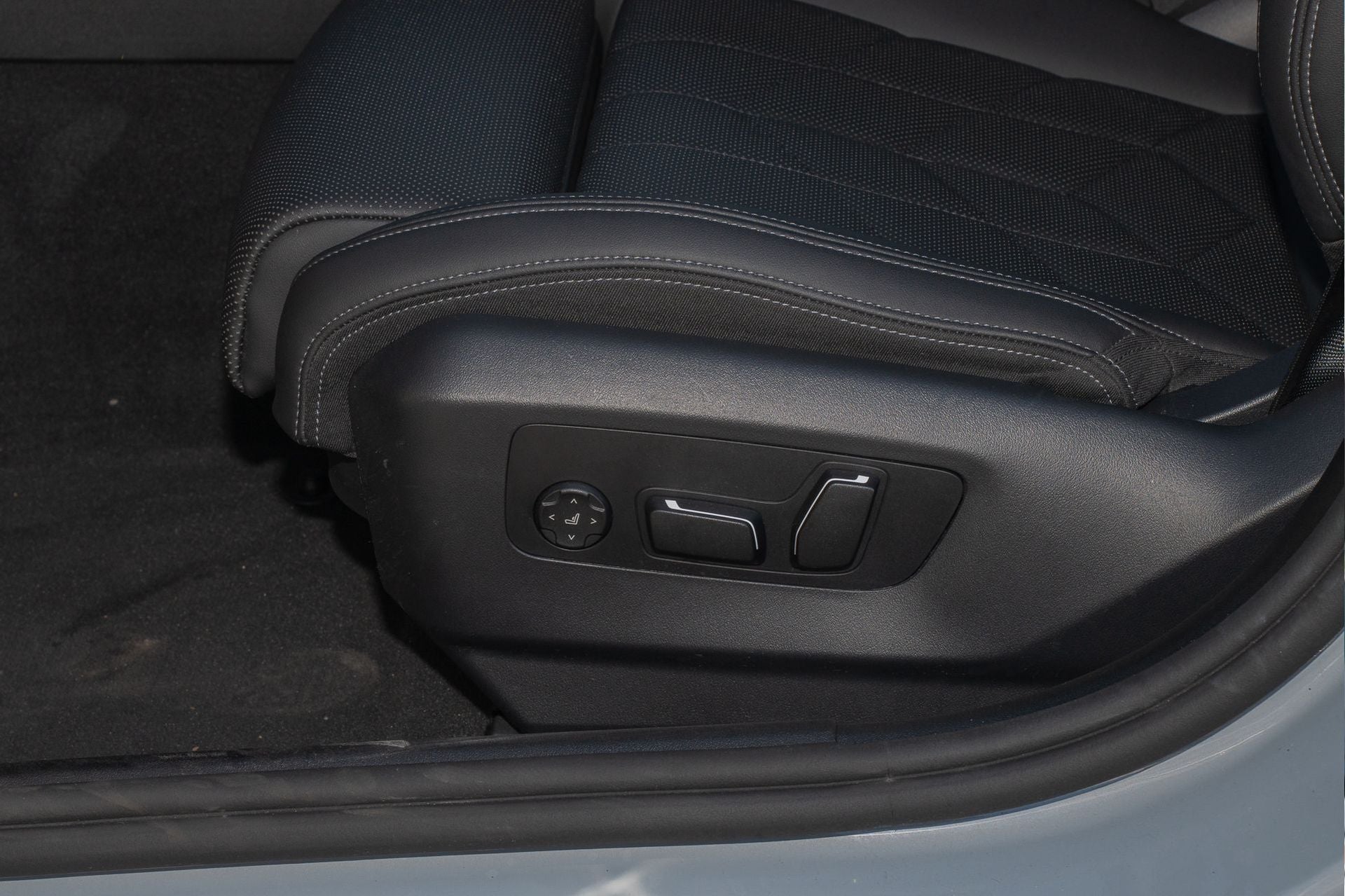 2025 BMW 5 Series 530i