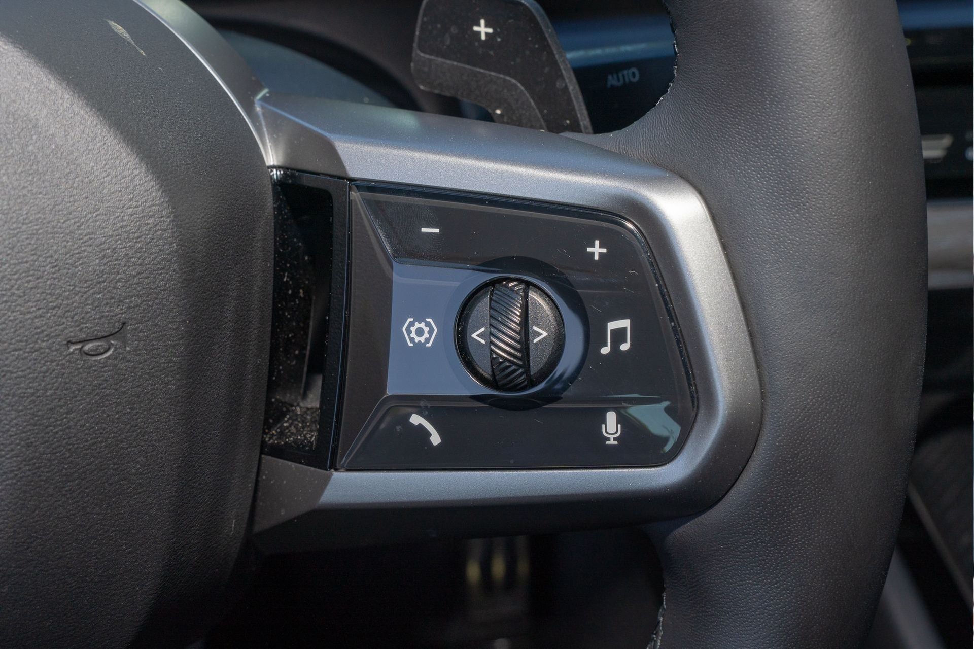 2025 BMW 5 Series 530i