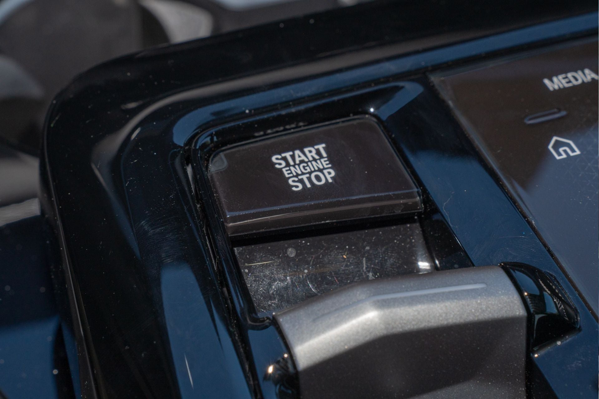 2025 BMW 5 Series 530i