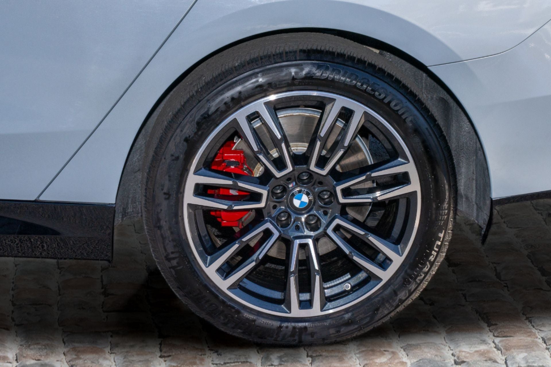 2025 BMW 5 Series 530i