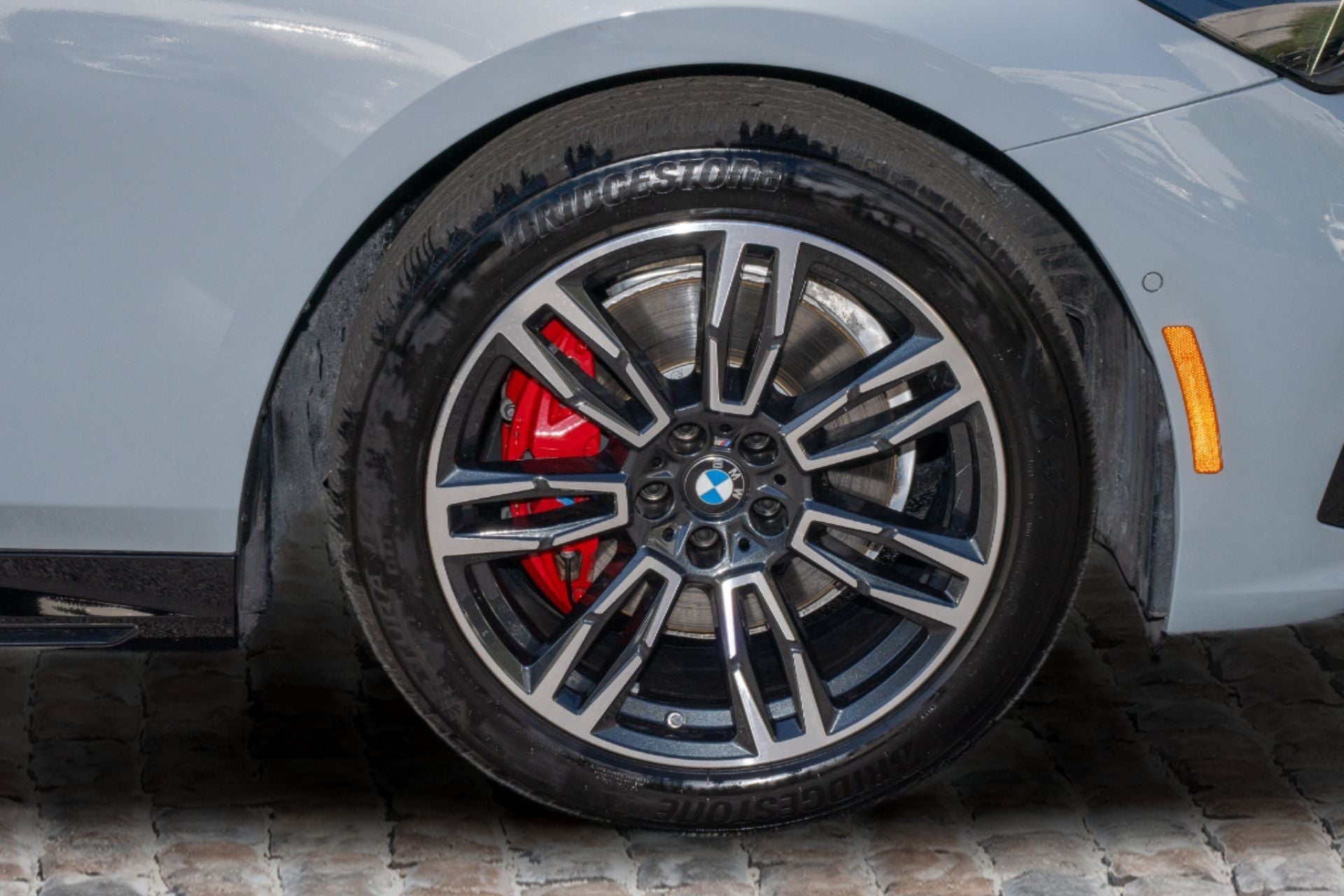 2025 BMW 5 Series 530i