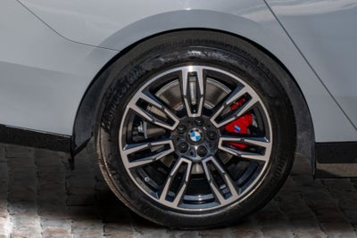 2025 BMW 5 Series 530i