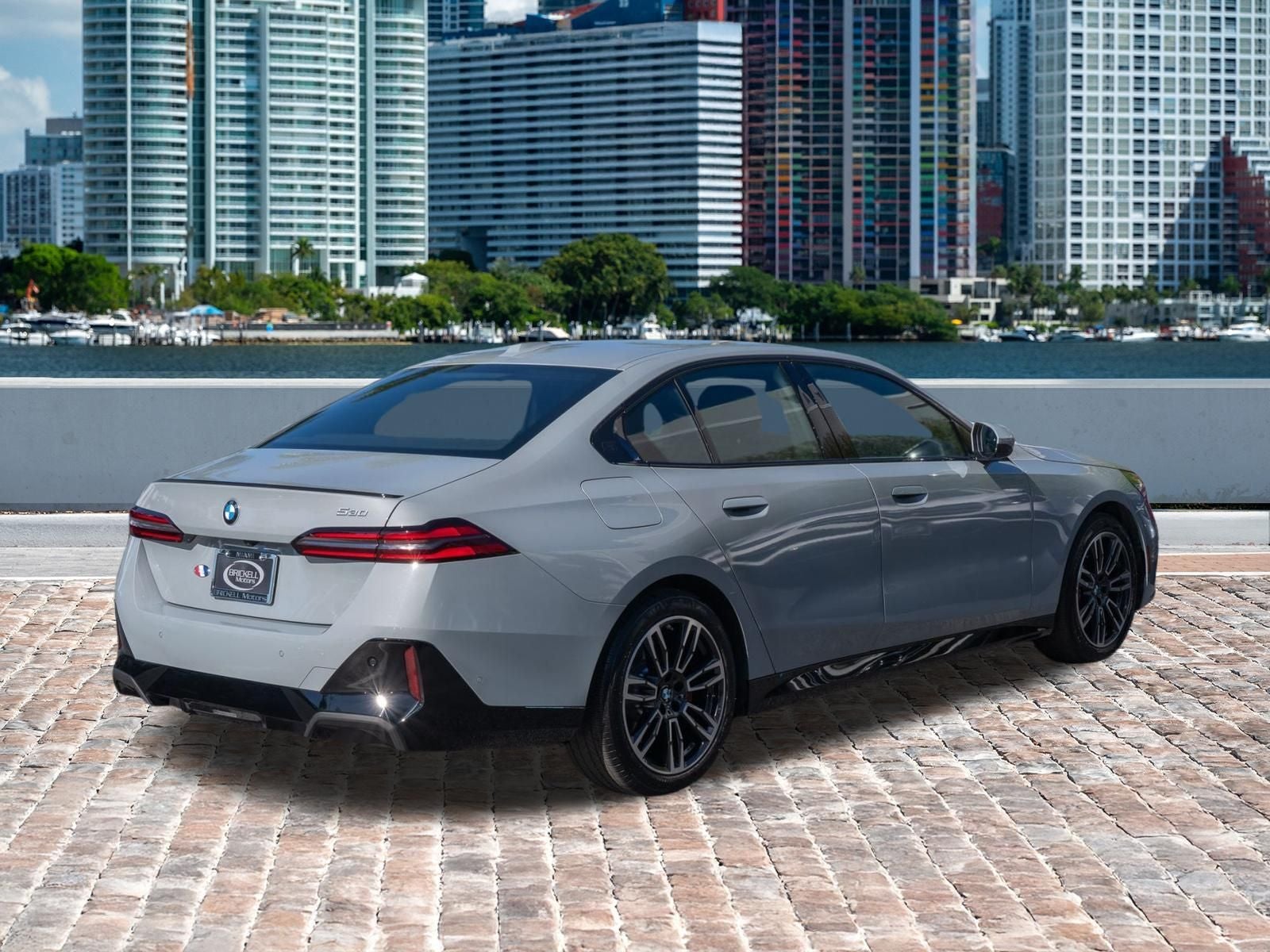 2025 BMW 5 Series 530i