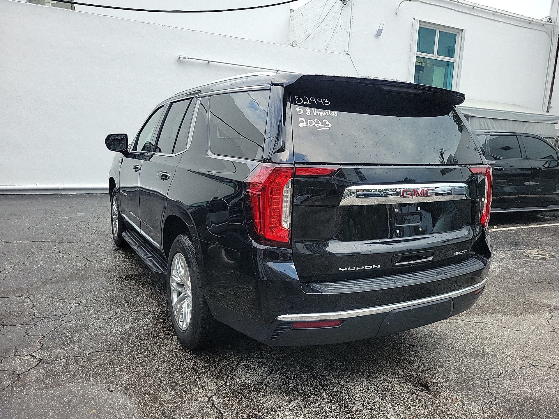 2023 GMC Yukon SLT