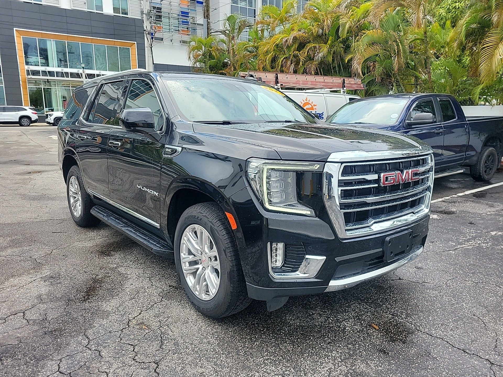 2023 GMC Yukon SLT