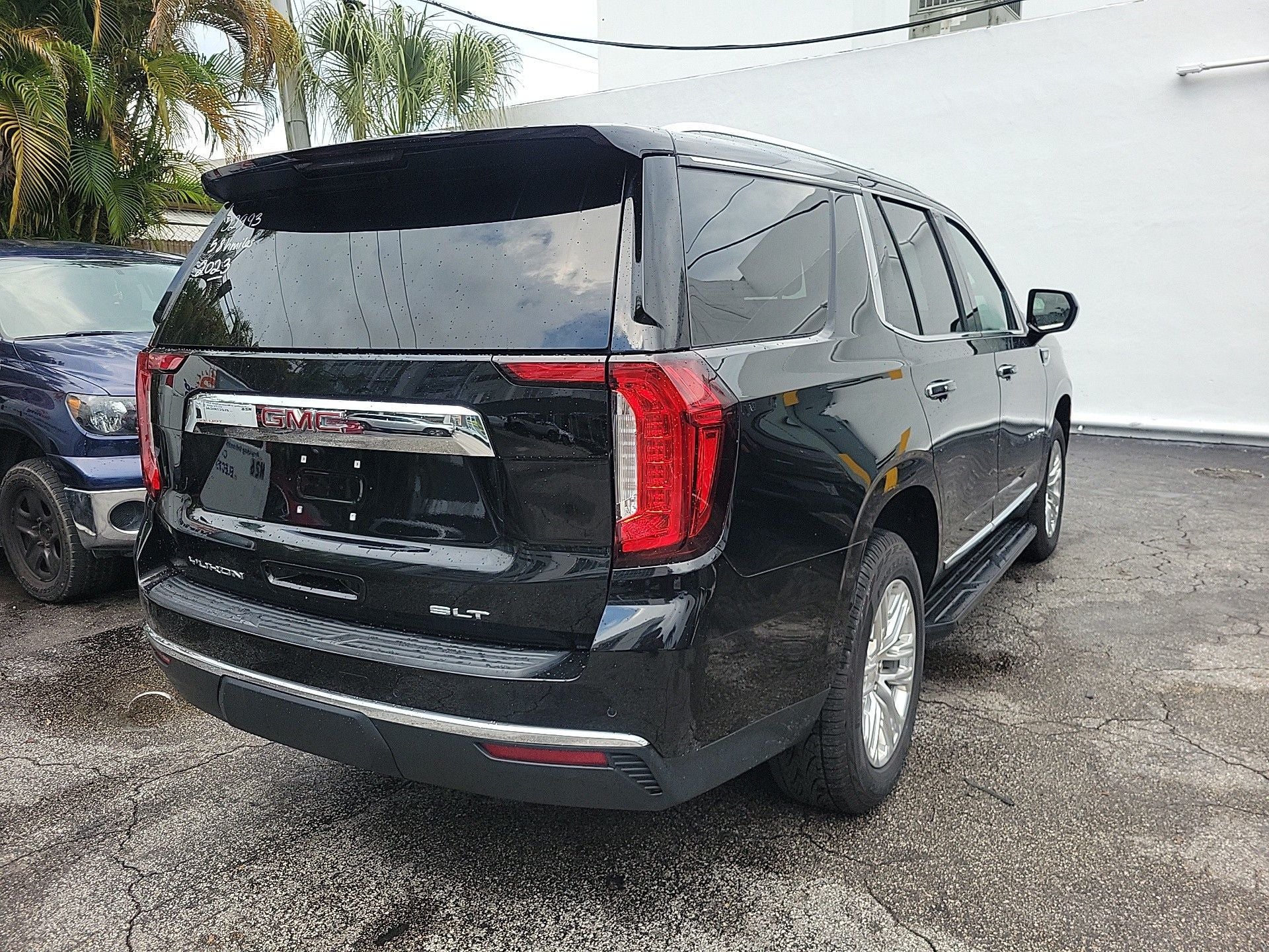 2023 GMC Yukon SLT