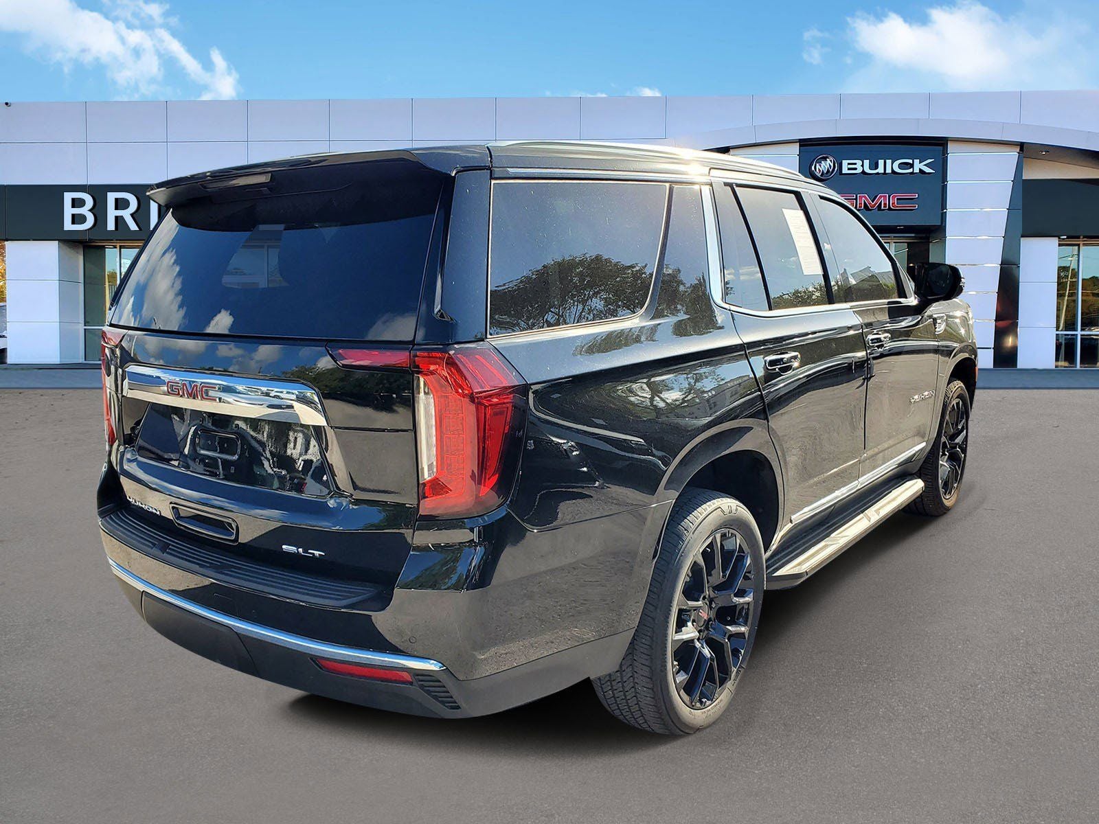 2023 GMC Yukon SLT