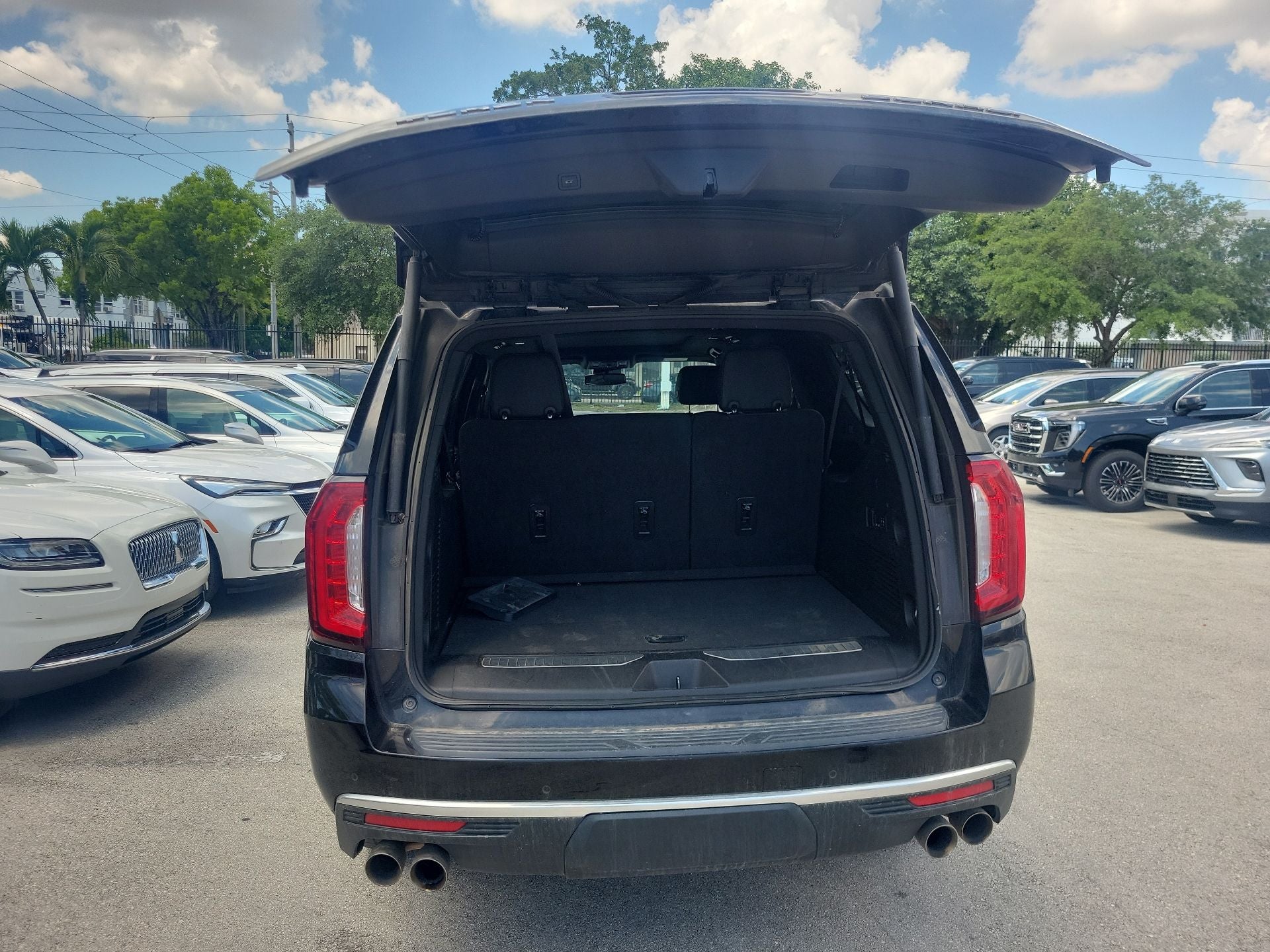 2023 GMC Yukon XL Denali