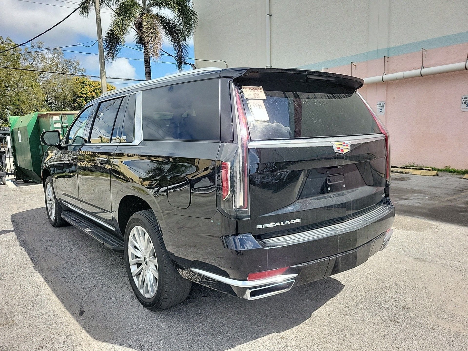 2023 Cadillac Escalade ESV Premium