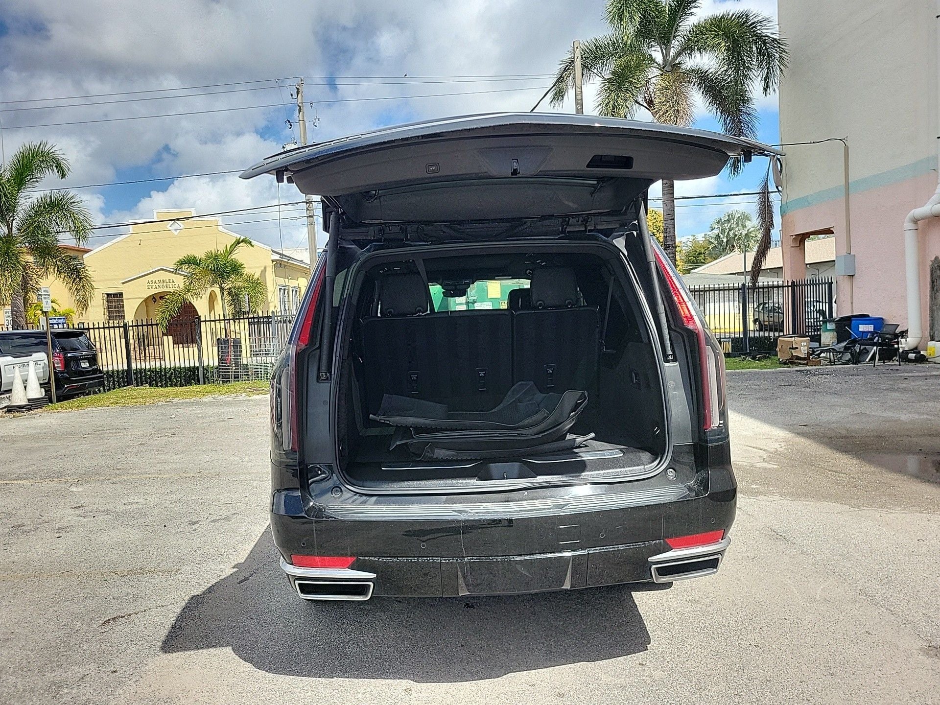 2023 Cadillac Escalade ESV Premium