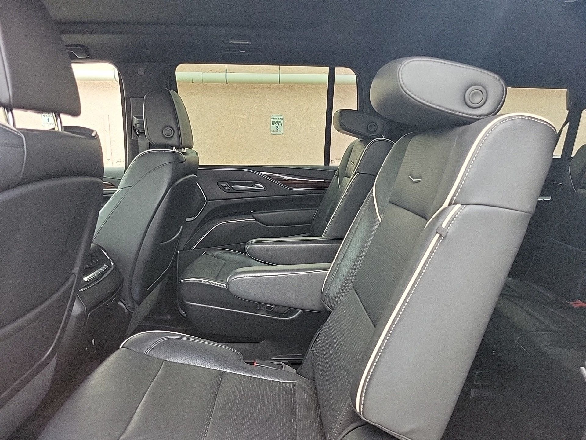 2023 Cadillac Escalade ESV Premium