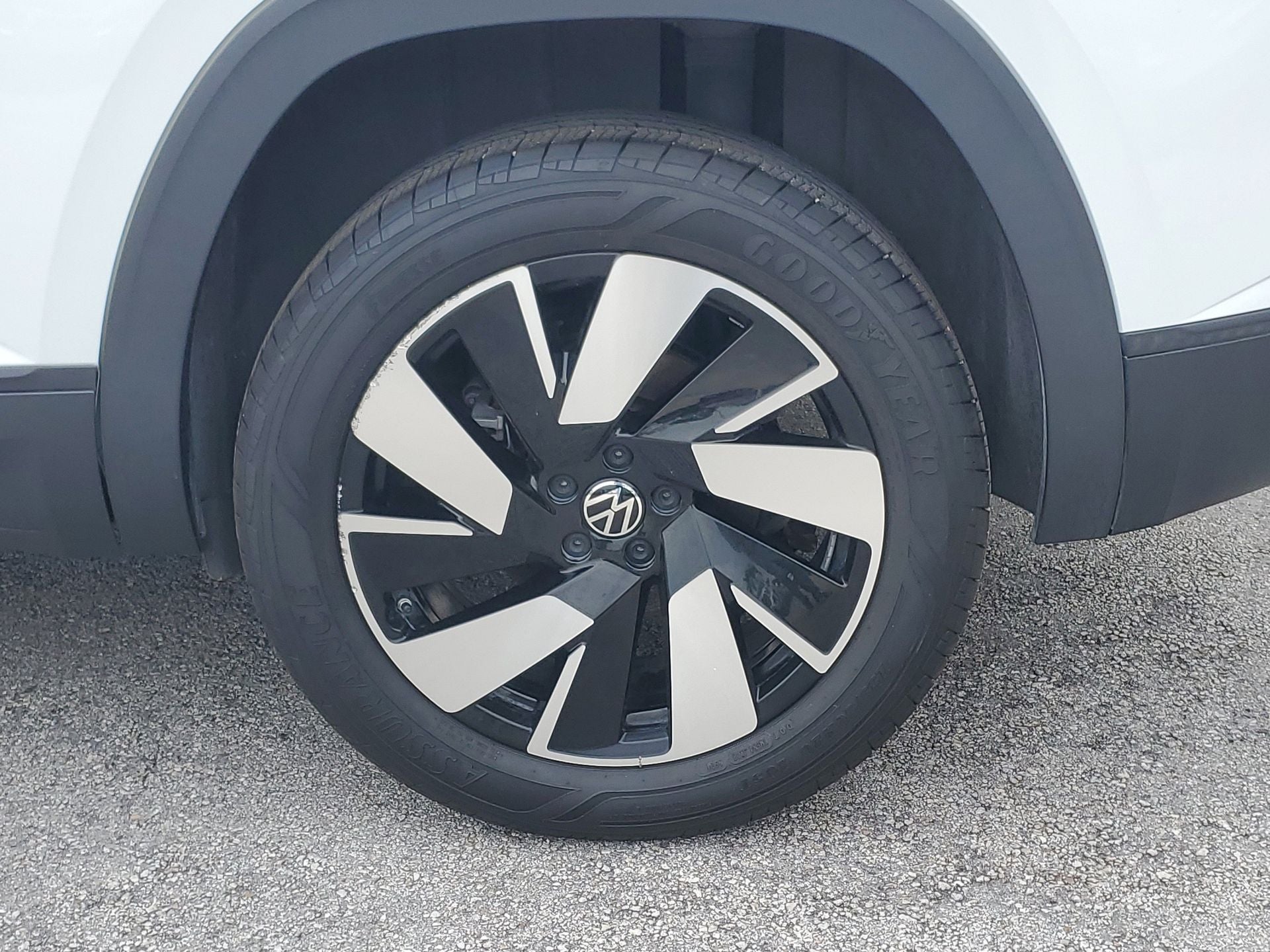 2024 Volkswagen Atlas Cross Sport 2.0T SE w/Technology