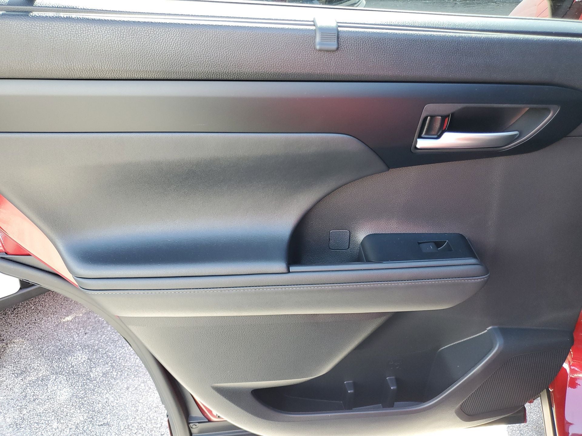 2025 Toyota Highlander LE