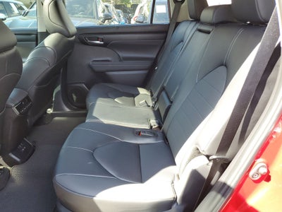 2025 Toyota Highlander LE