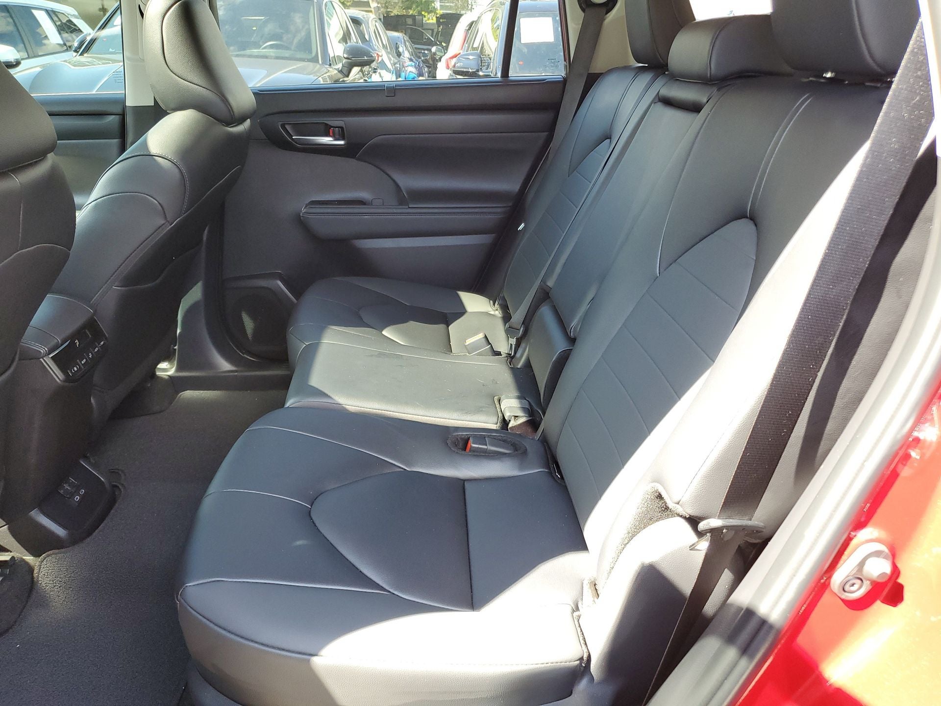 2025 Toyota Highlander LE