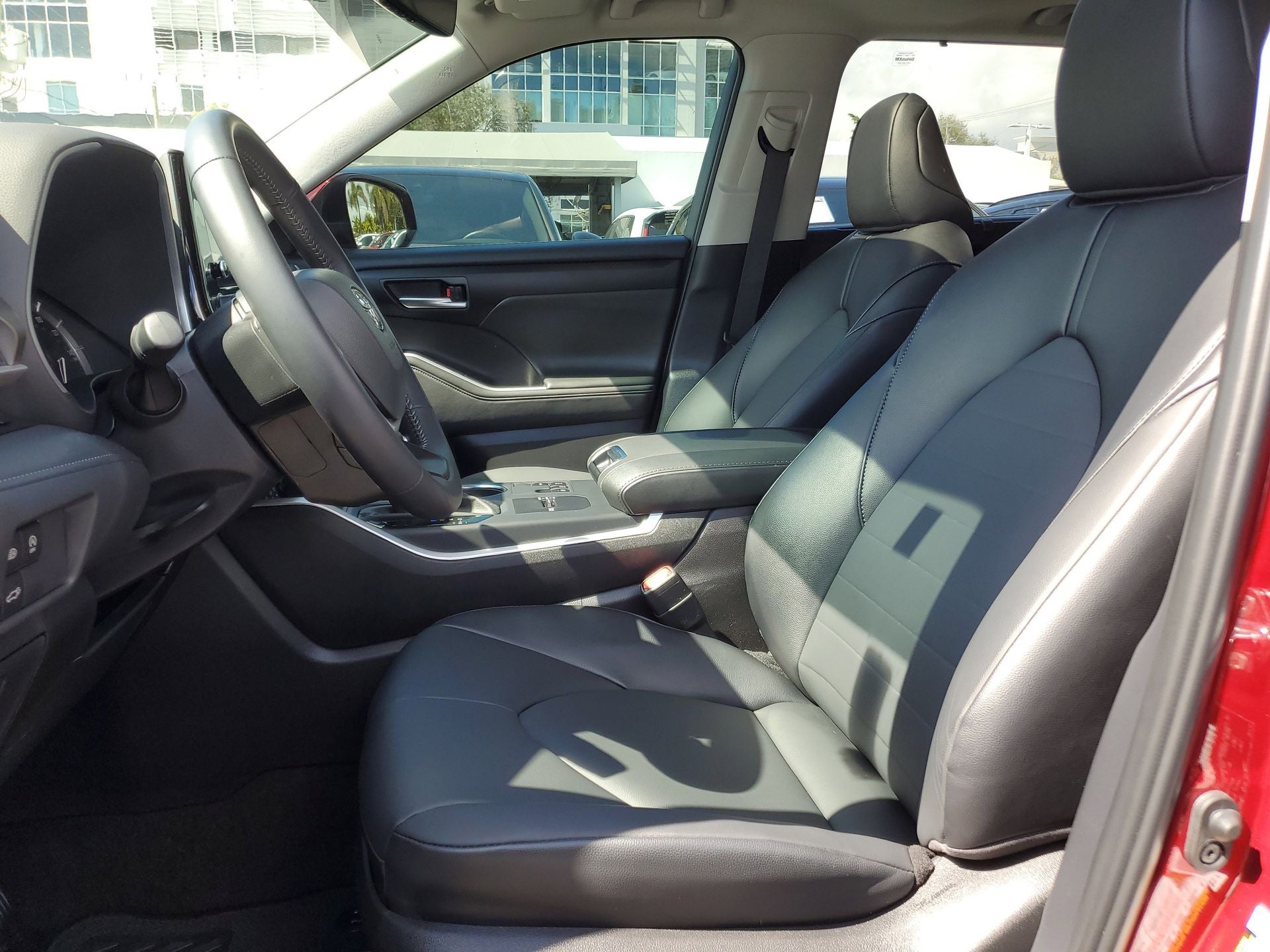 2025 Toyota Highlander LE