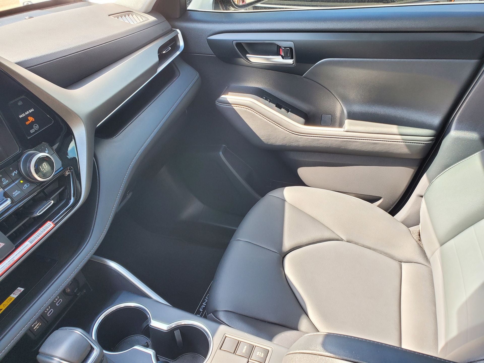 2025 Toyota Highlander LE