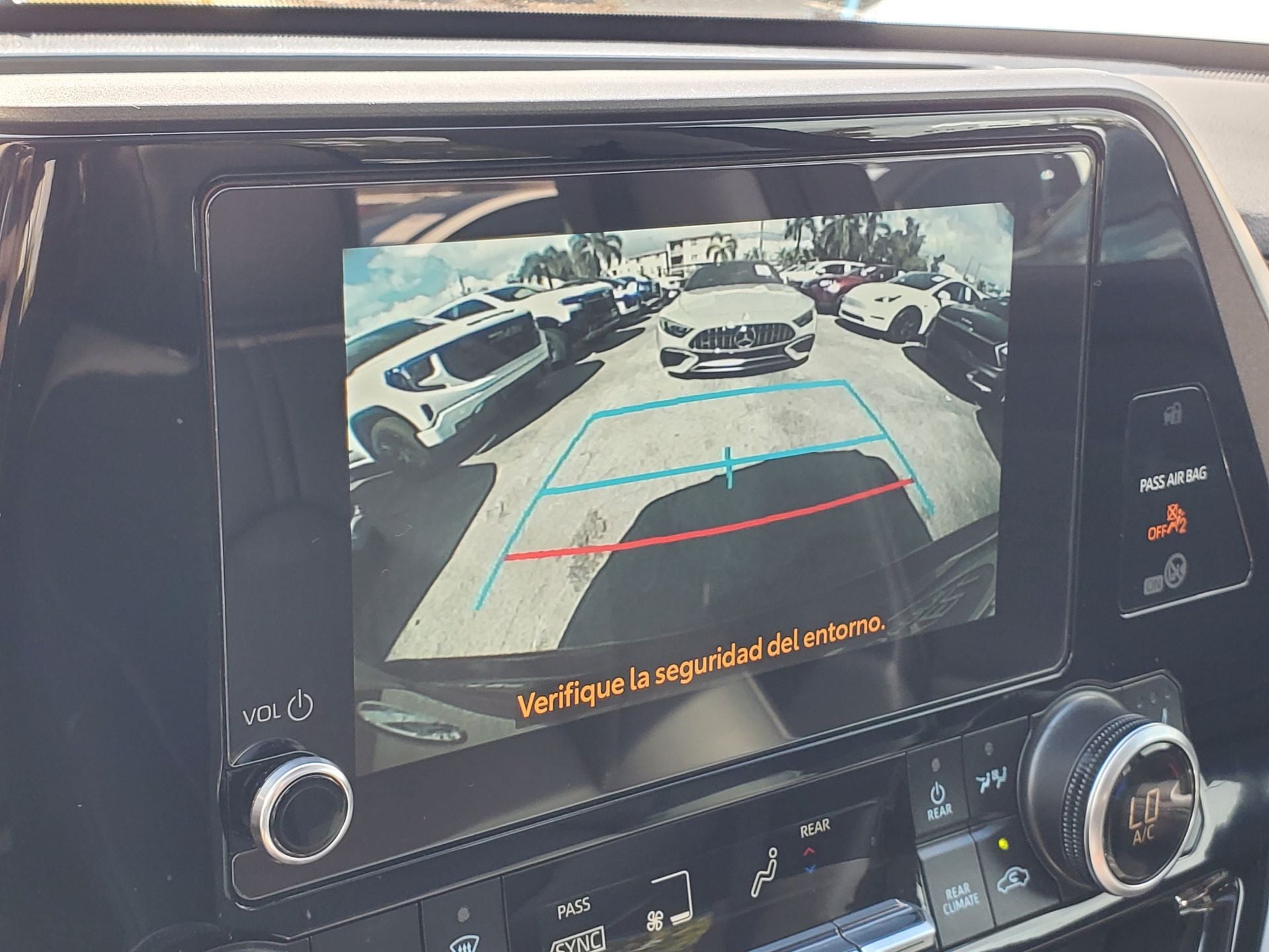 2025 Toyota Highlander LE