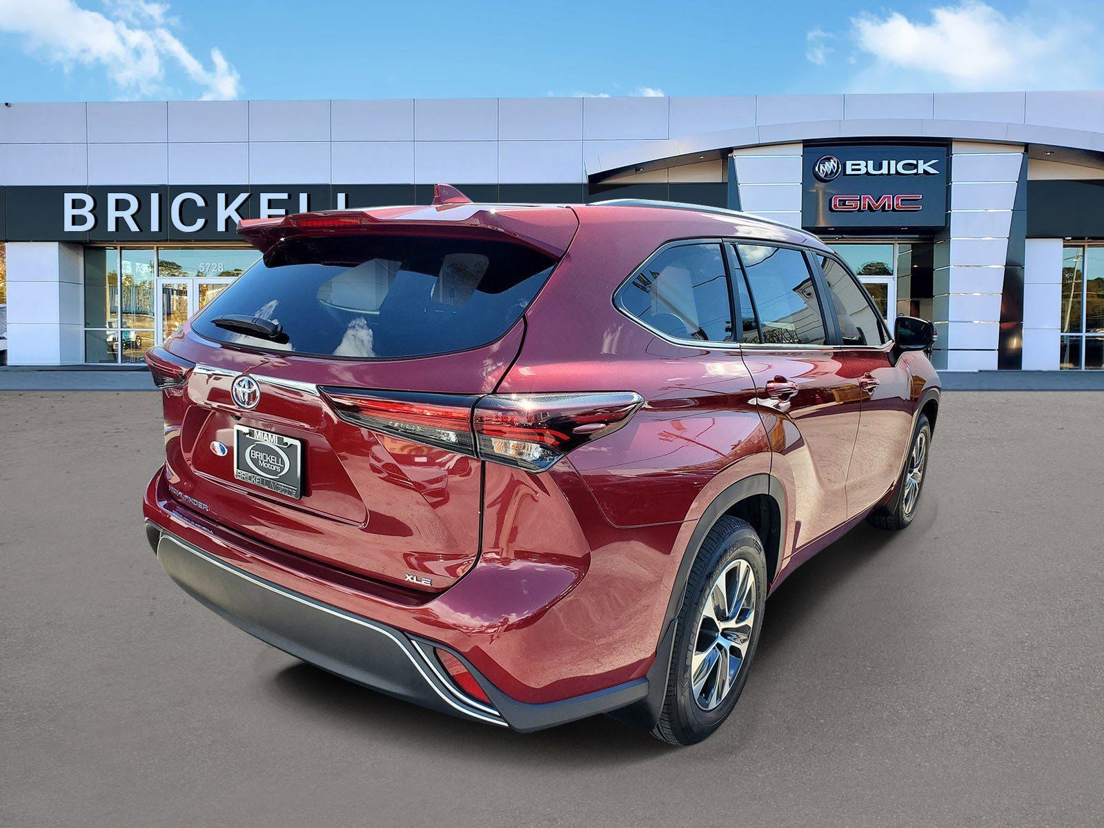 2025 Toyota Highlander LE