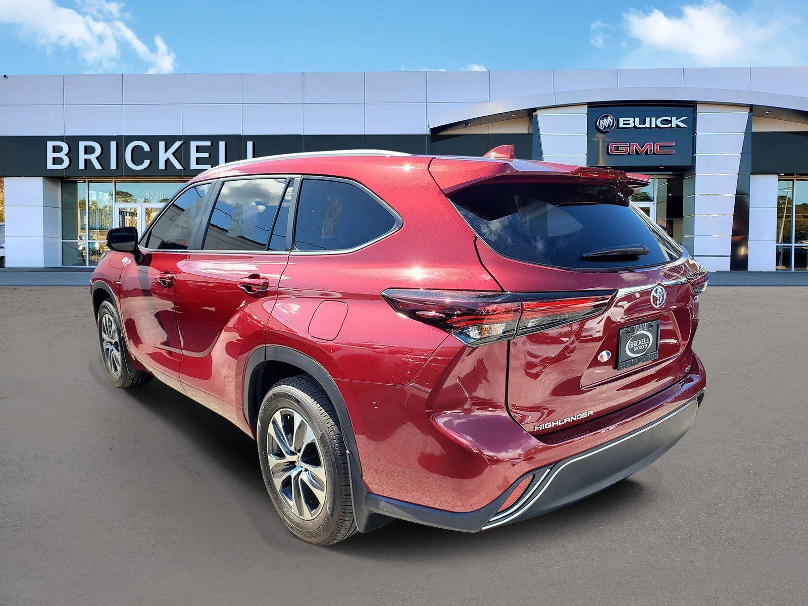 2025 Toyota Highlander LE