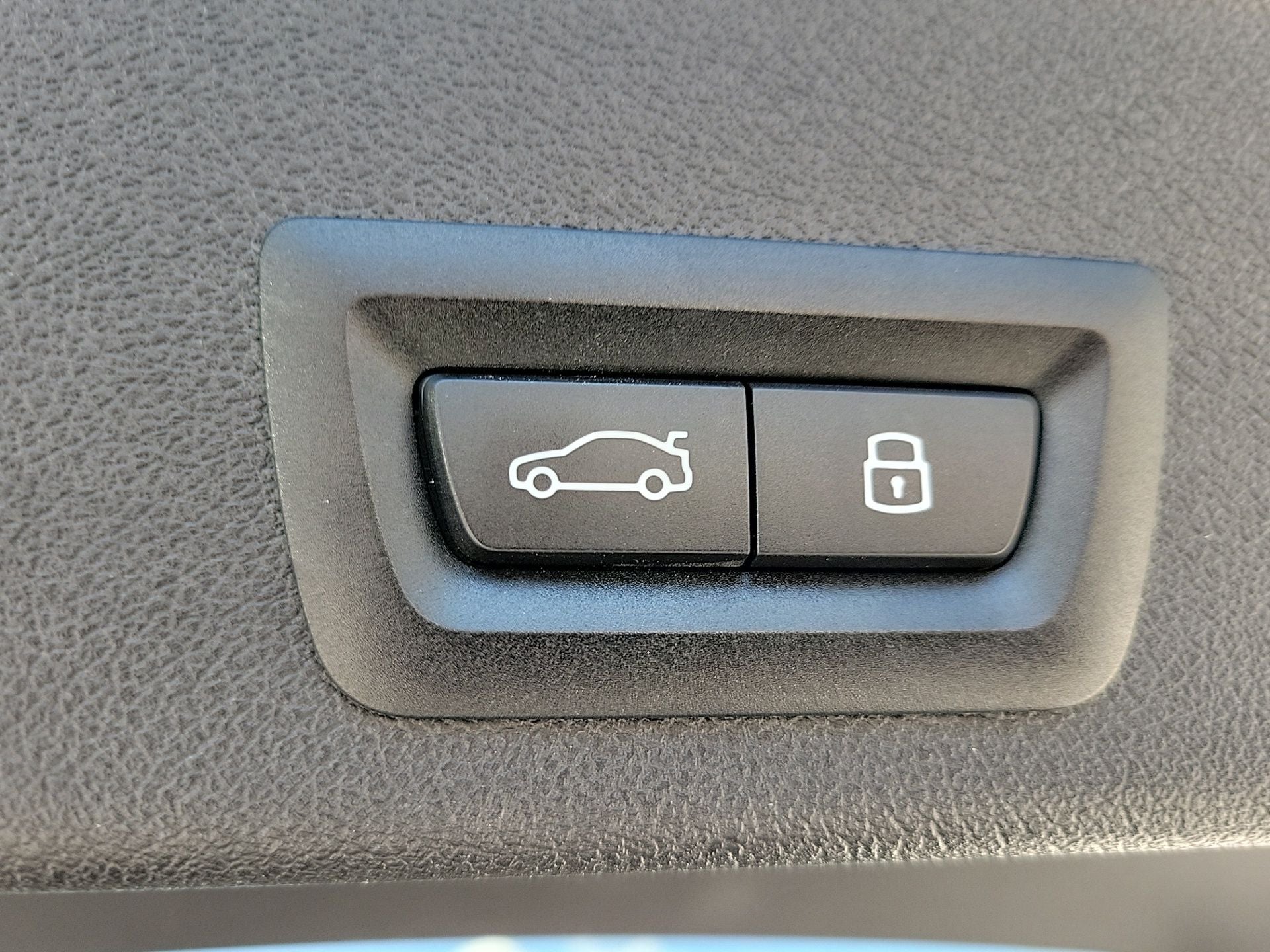 2025 BMW X6 xDrive40i