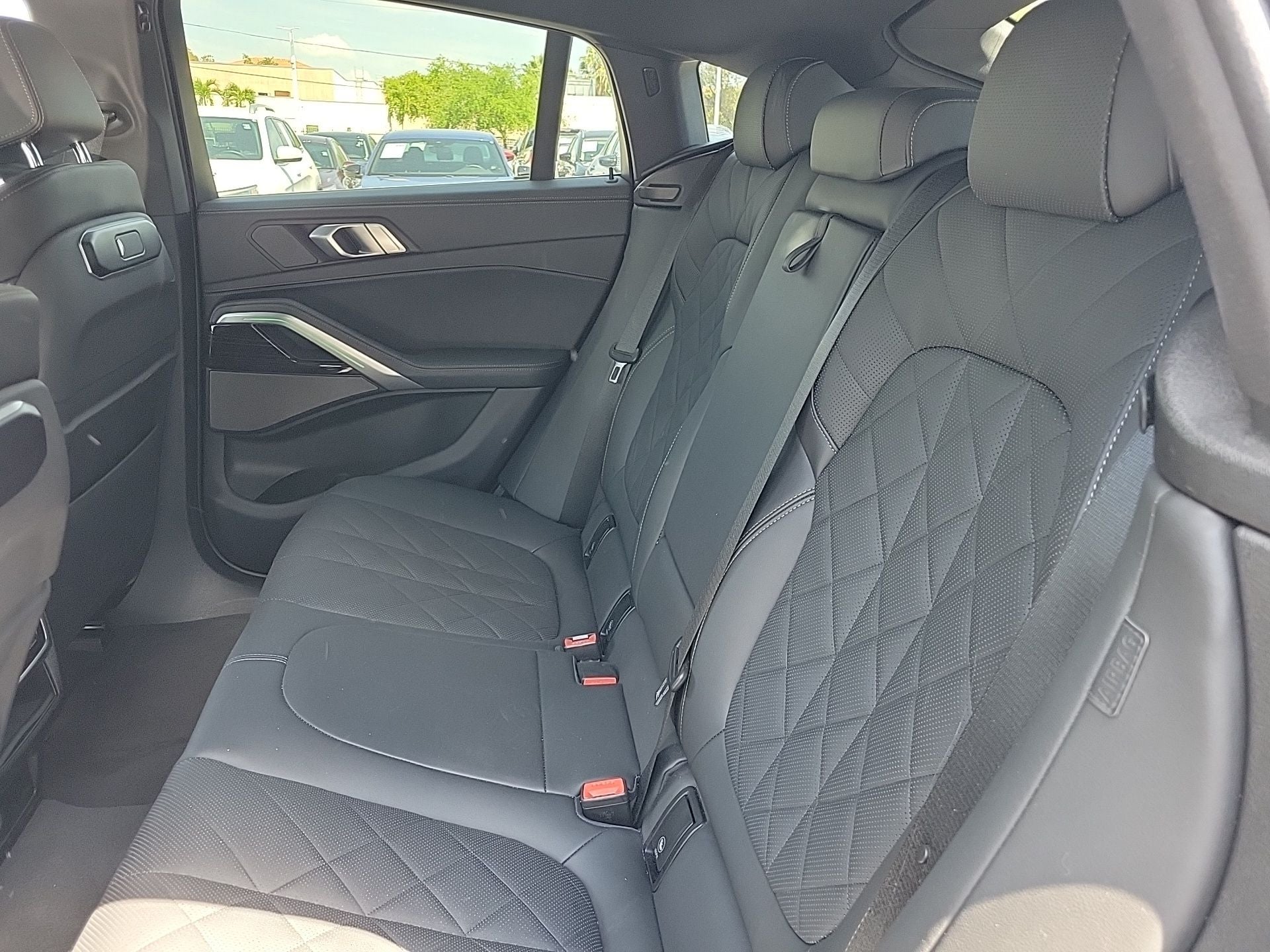 2025 BMW X6 xDrive40i